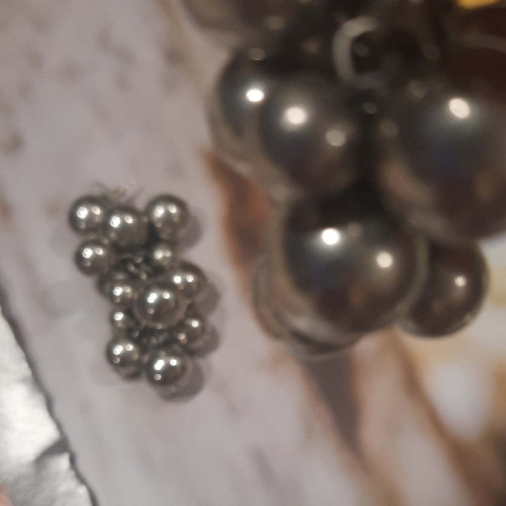 Elegant Silver Cluster Earrings - image 3